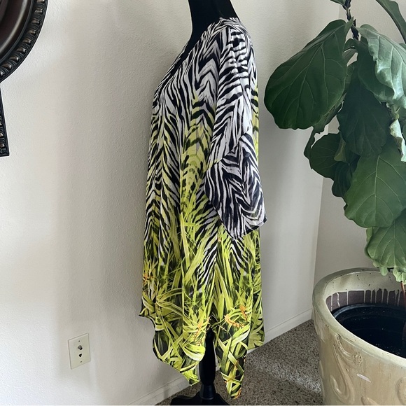 C Est. 1946 Women’s Animal Print Open Front Black White Green Orange Kimono NWOT - Picture 3 of 16